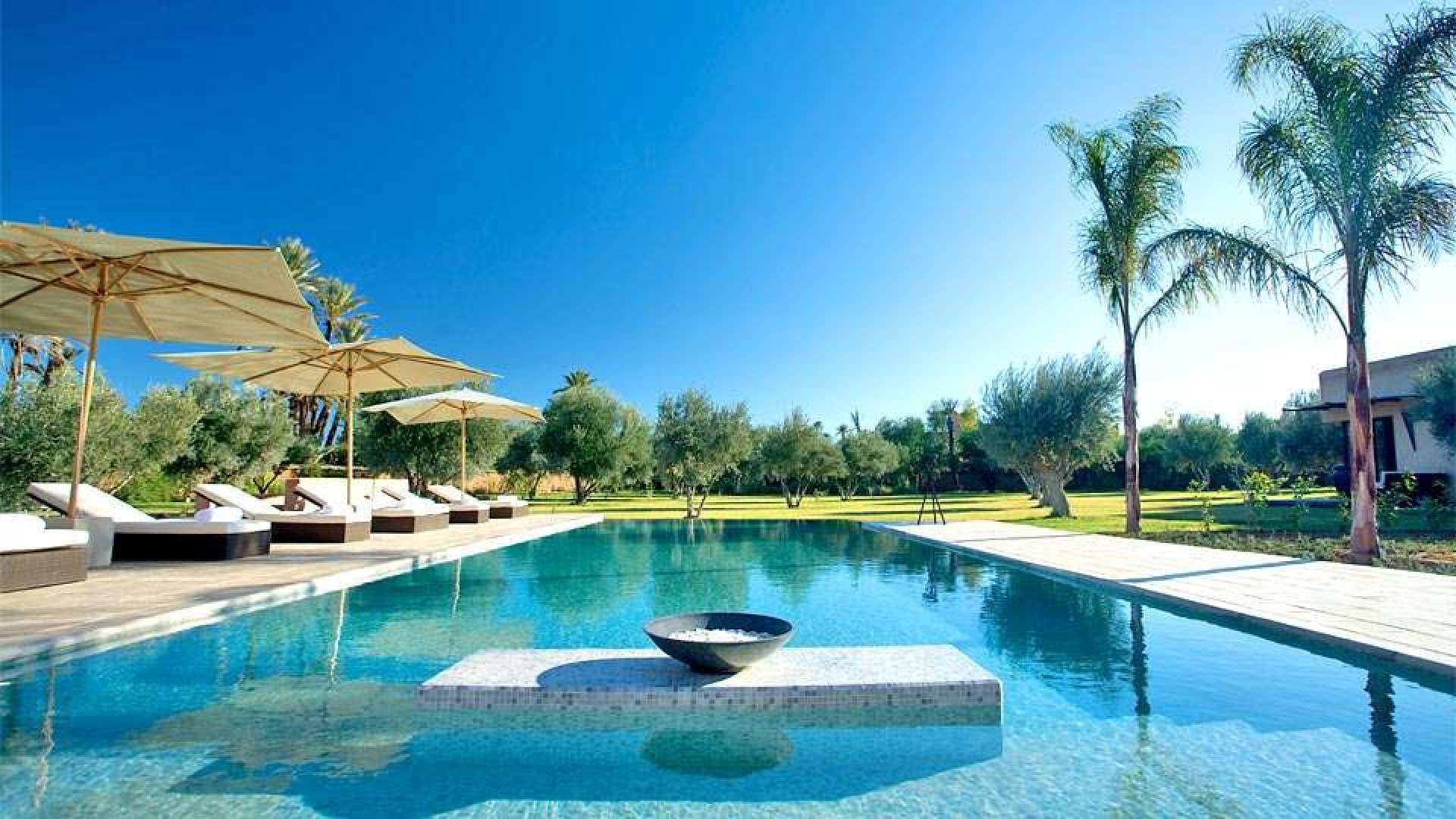 Location de vacances,Villa,VILLA DE STYLE CONTEMPORAIN SUR UN BEAU PARC ARBORÉ À LA PALMERAIE,Marrakech,Palmeraie
