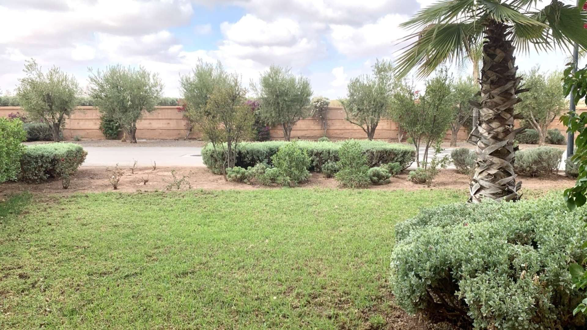 Location longue durée ,Appartement,Appartement 2ch salon en rez de jardin dans un golf à Marrakech ,Marrakech,Route de l'Ourika