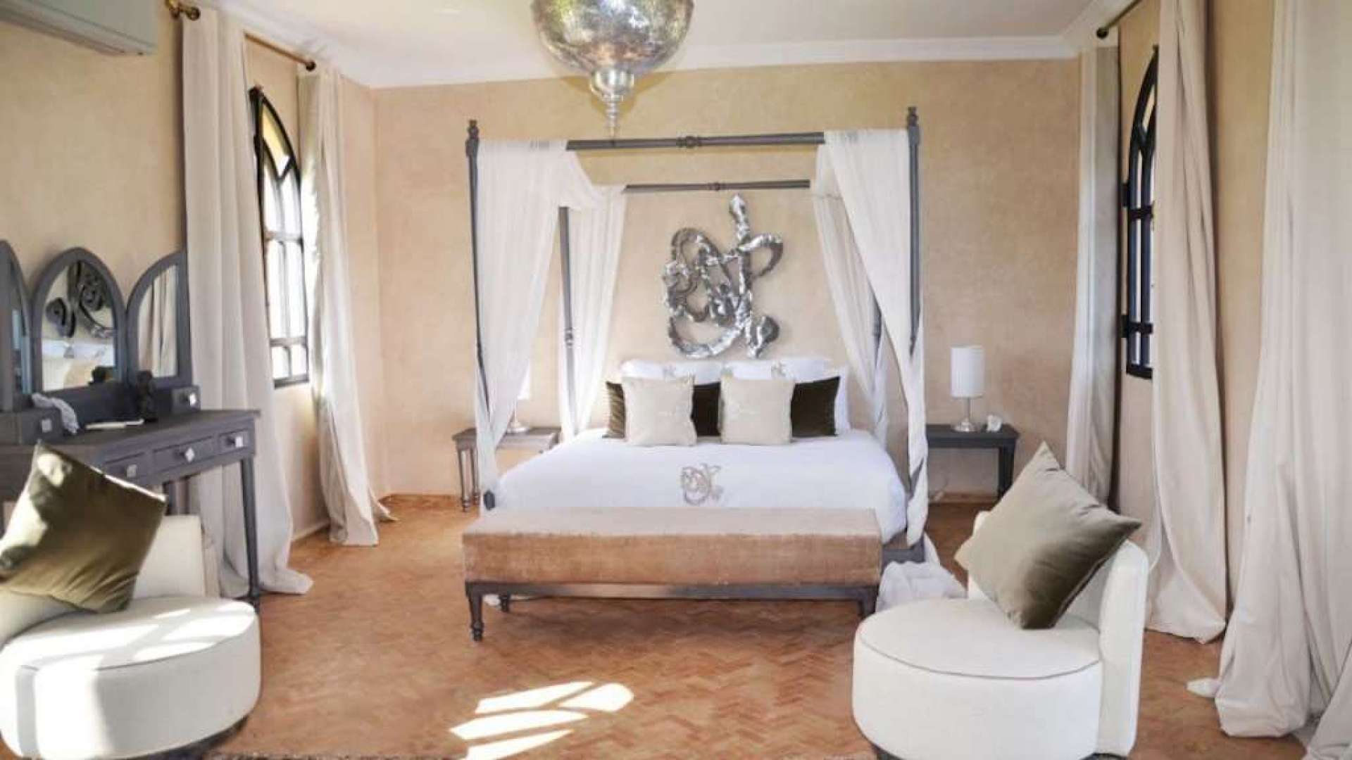 Vente,Villa,Vente villa d’hôtes de 7 suites avec tennis et piscine chauffée à 30 min. du centre de Marrakech,Marrakech,Route d'Ouarzazate