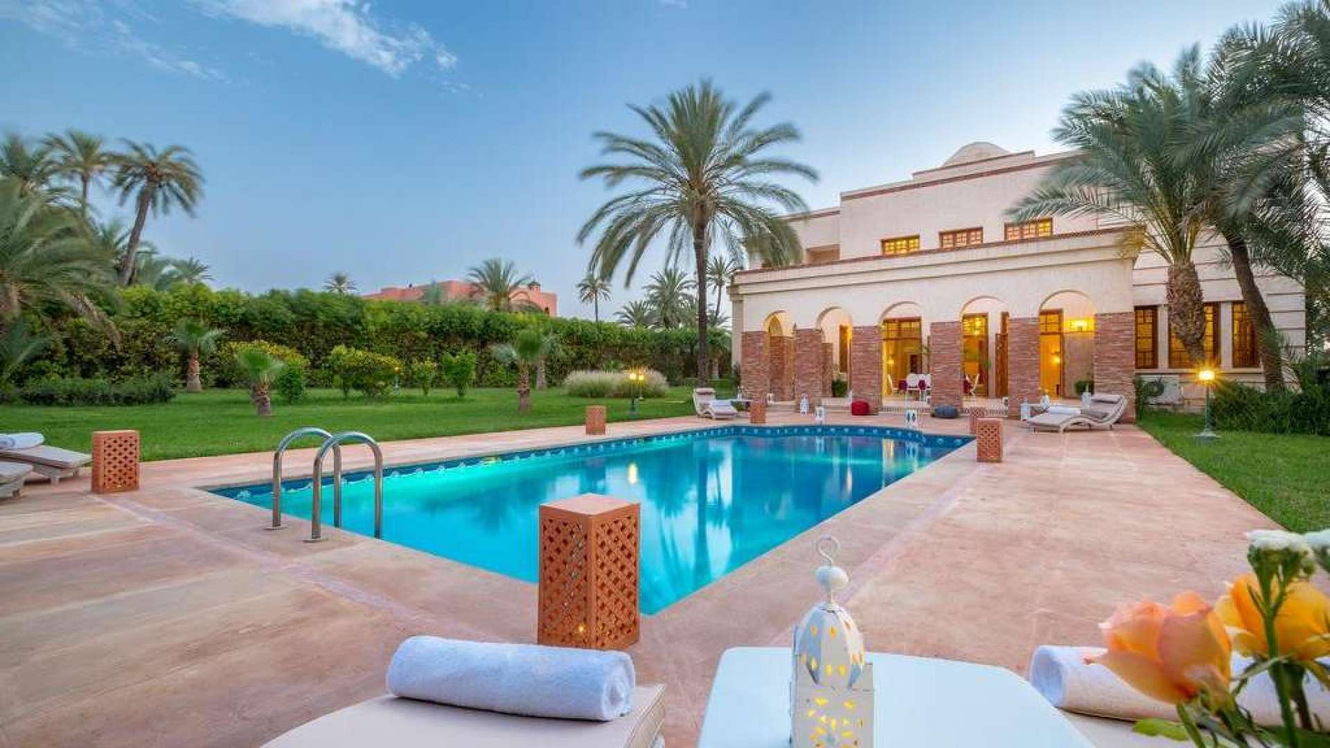 Location de vacances,Villa,Villa de Maitre 8 ch avec jardin/piscine services Hammam,Marrakech,Palmeraie